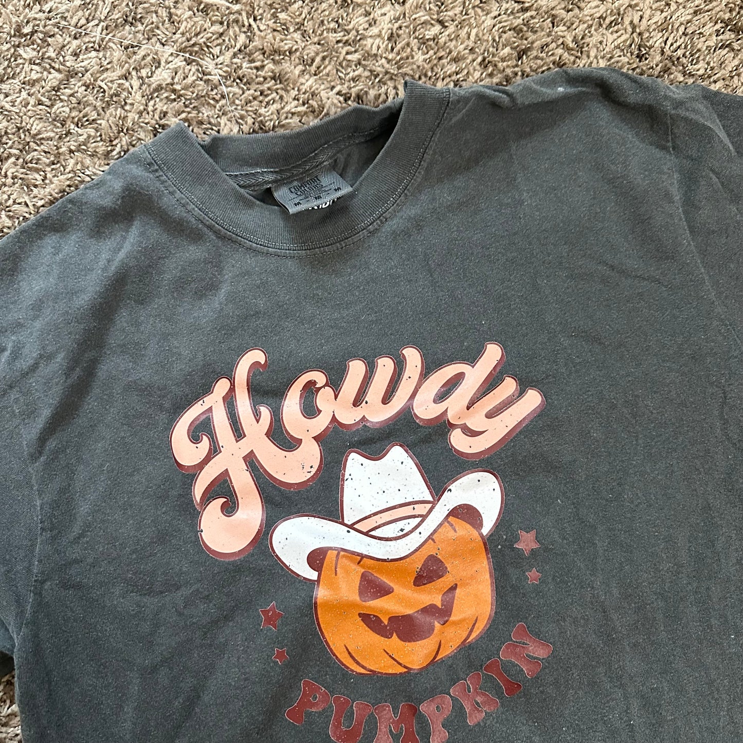 Howdy Pumpkin Tee - Size M - No flaws