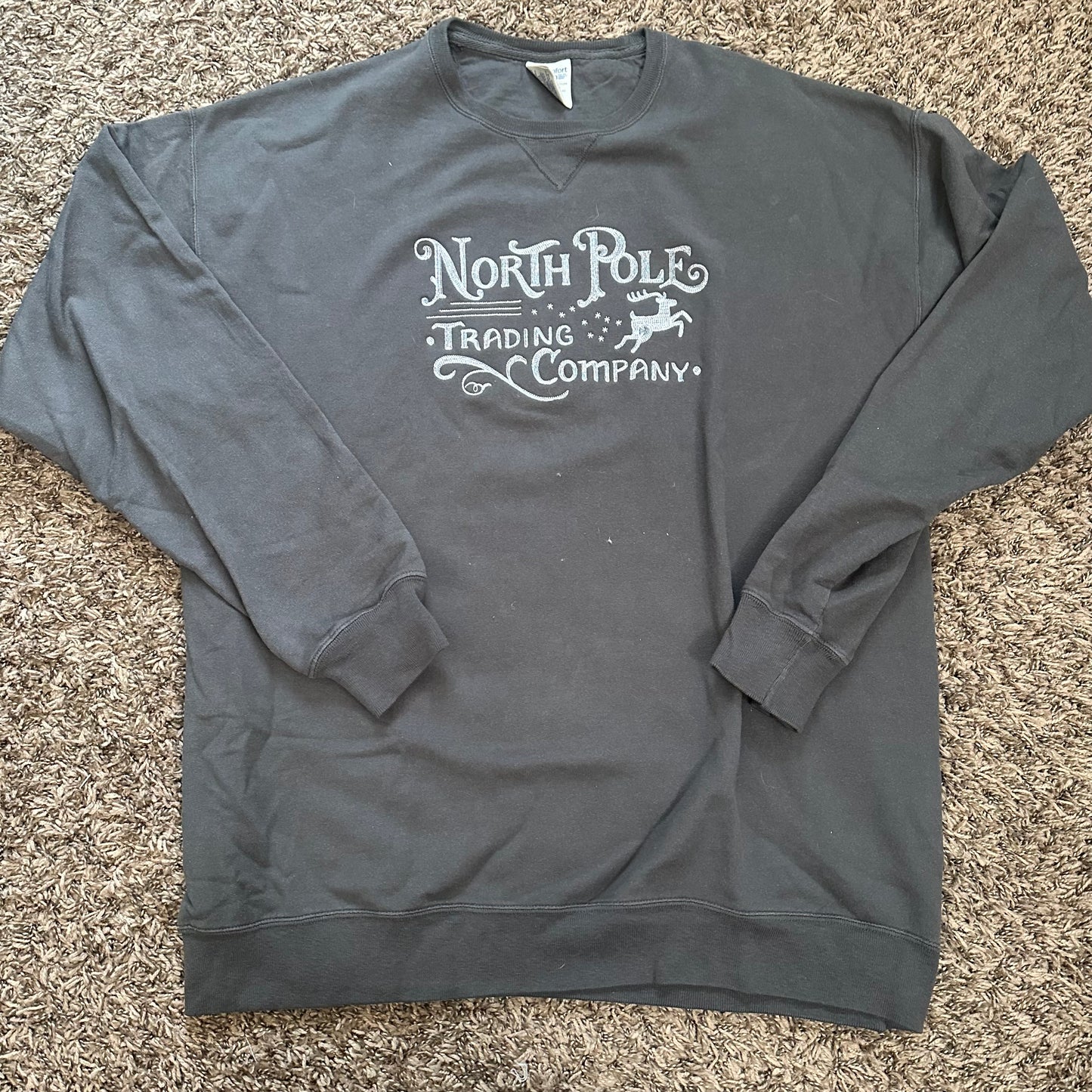 North Pole Sweatshirt - Size L - No flaws