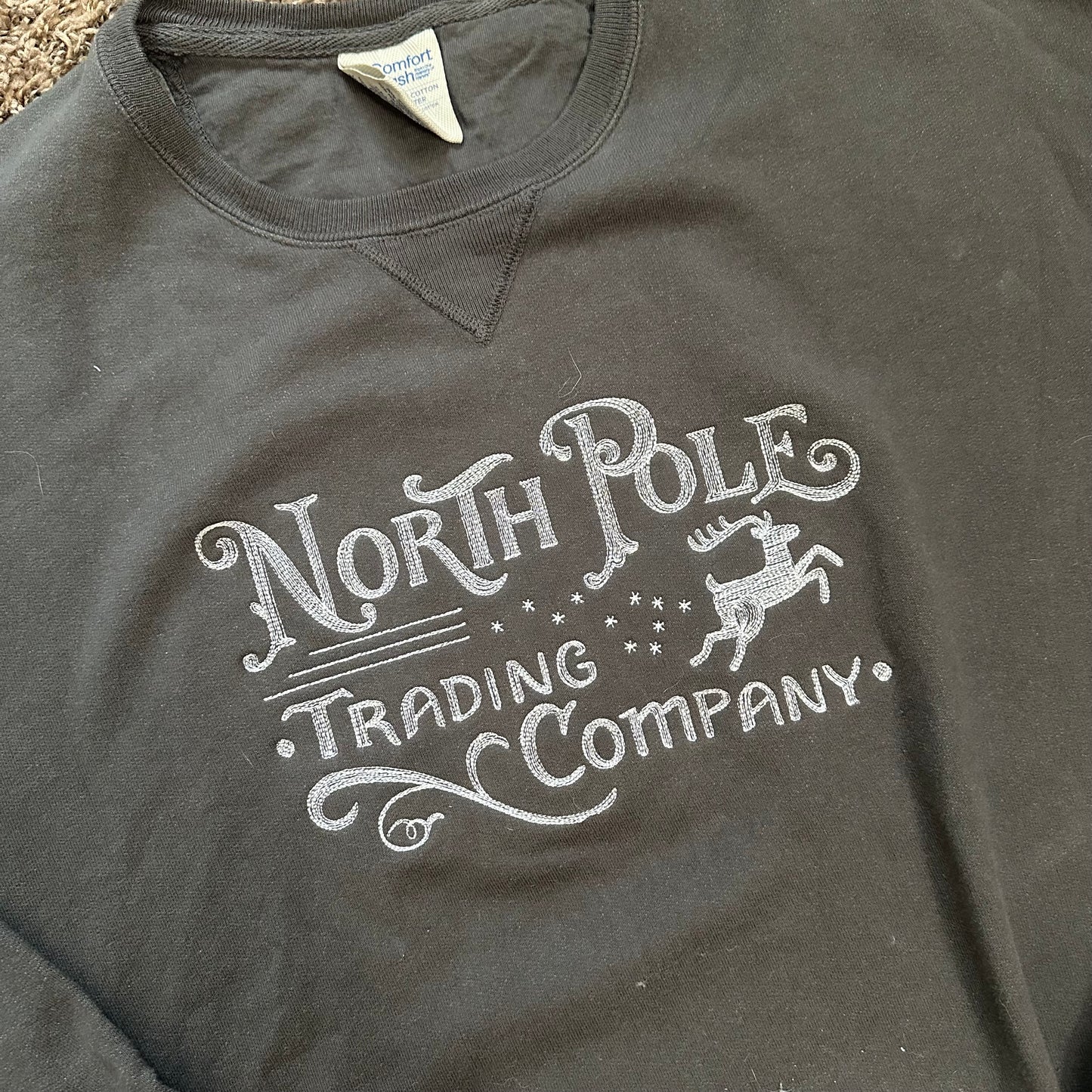 North Pole Sweatshirt - Size L - No flaws